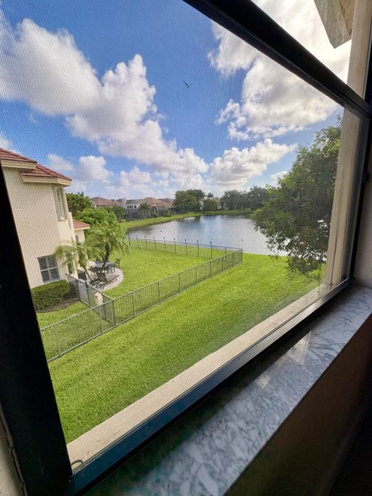 Activo con contrato: $5,200 (5 camas, 3 baños, 4045 Pies cuadrados)