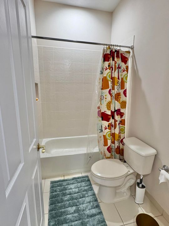 Activo con contrato: $5,200 (5 camas, 3 baños, 4045 Pies cuadrados)