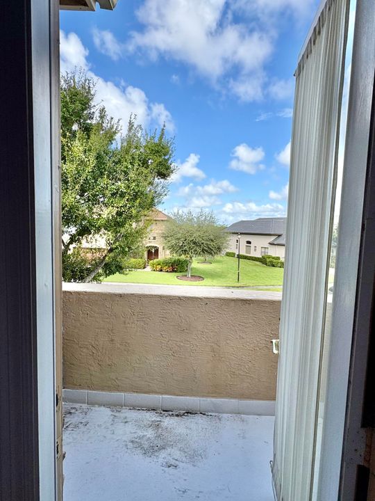 Activo con contrato: $5,200 (5 camas, 3 baños, 4045 Pies cuadrados)