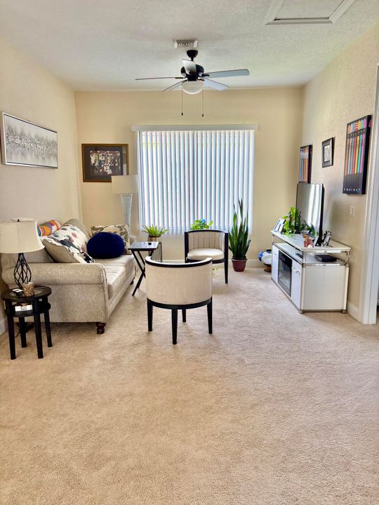 Activo con contrato: $5,200 (5 camas, 3 baños, 4045 Pies cuadrados)