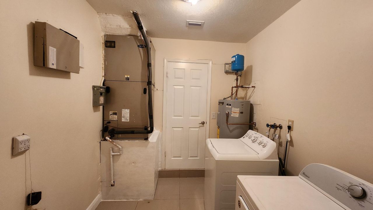 For Sale: $759,000 (3 beds, 2 baths, 1758 Square Feet)