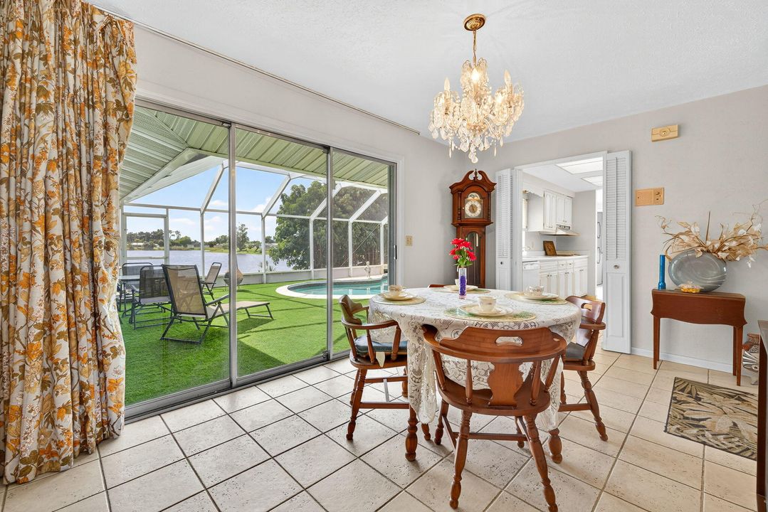 En Venta: $486,000 (4 camas, 3 baños, 2465 Pies cuadrados)