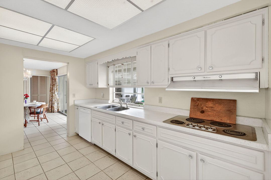 En Venta: $486,000 (4 camas, 3 baños, 2465 Pies cuadrados)