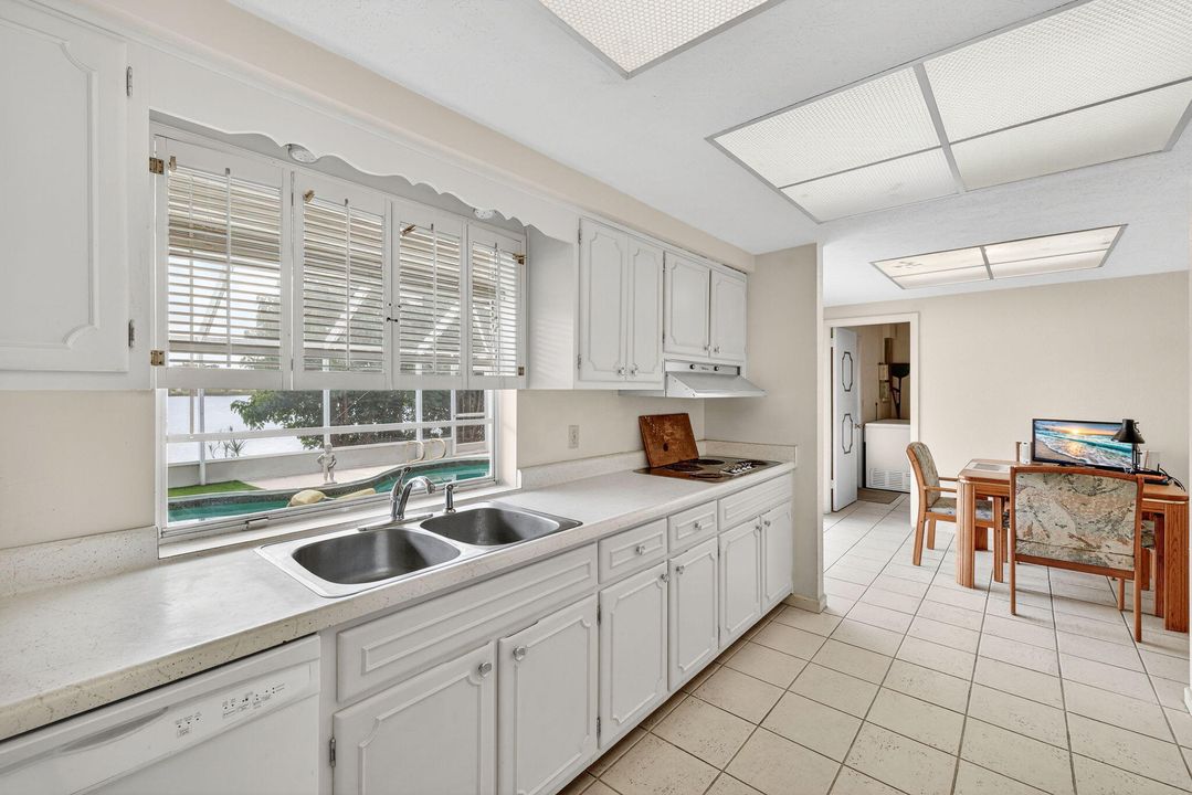 En Venta: $486,000 (4 camas, 3 baños, 2465 Pies cuadrados)