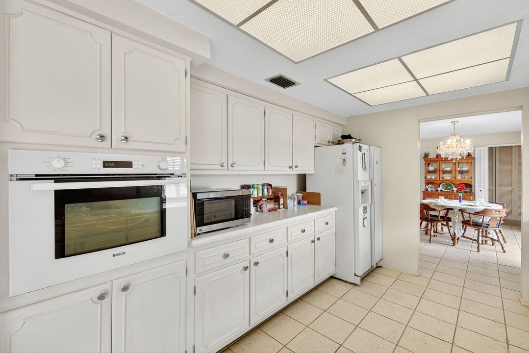 En Venta: $486,000 (4 camas, 3 baños, 2465 Pies cuadrados)