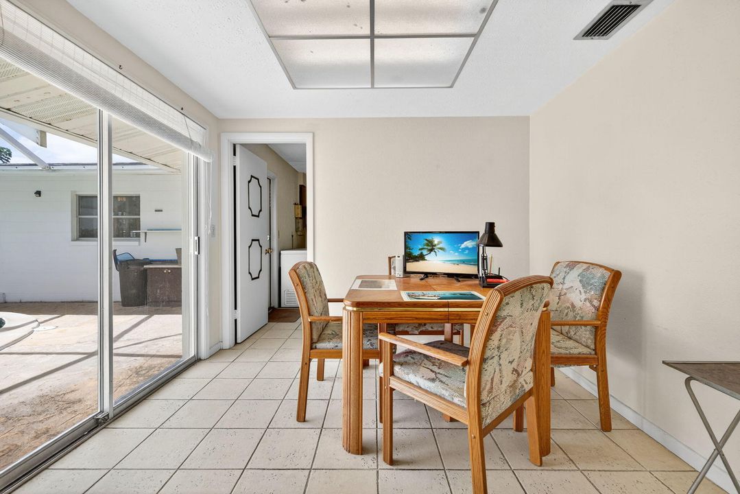 En Venta: $486,000 (4 camas, 3 baños, 2465 Pies cuadrados)