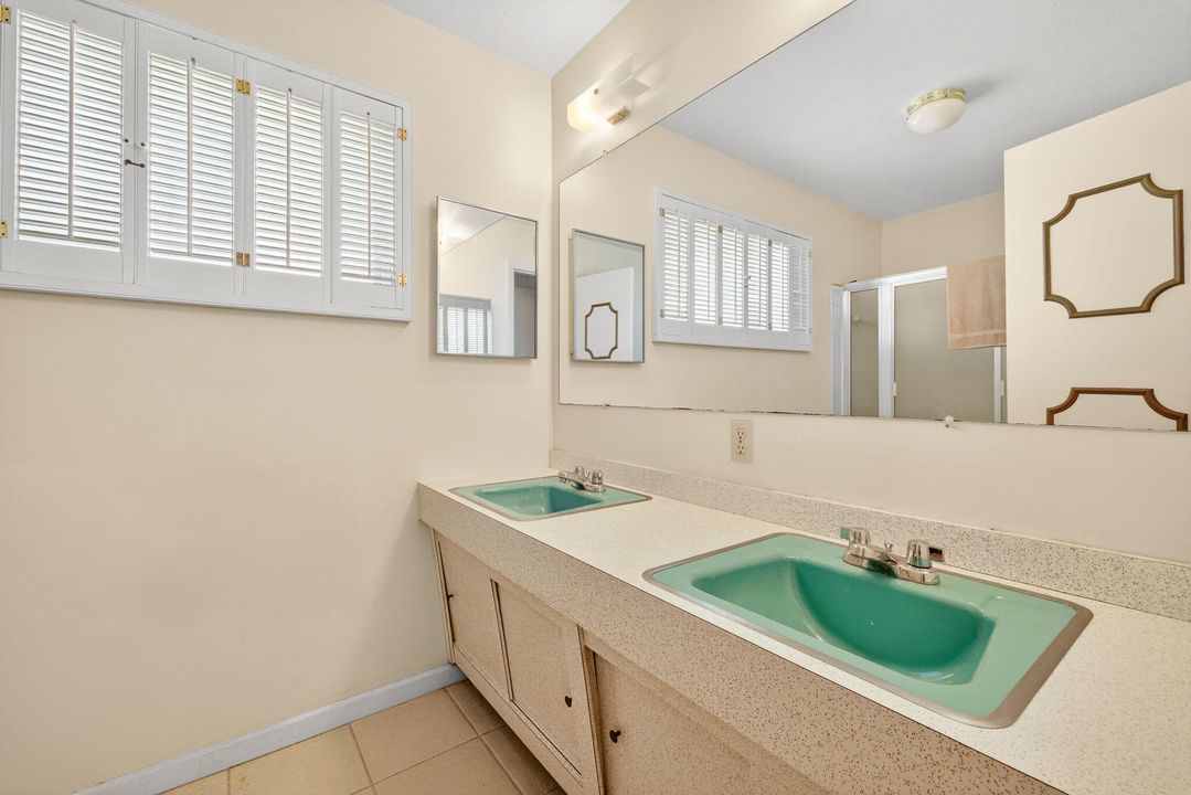 En Venta: $486,000 (4 camas, 3 baños, 2465 Pies cuadrados)