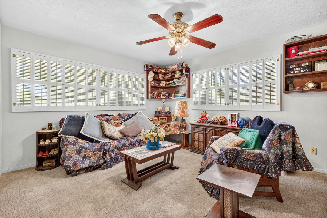 En Venta: $486,000 (4 camas, 3 baños, 2465 Pies cuadrados)