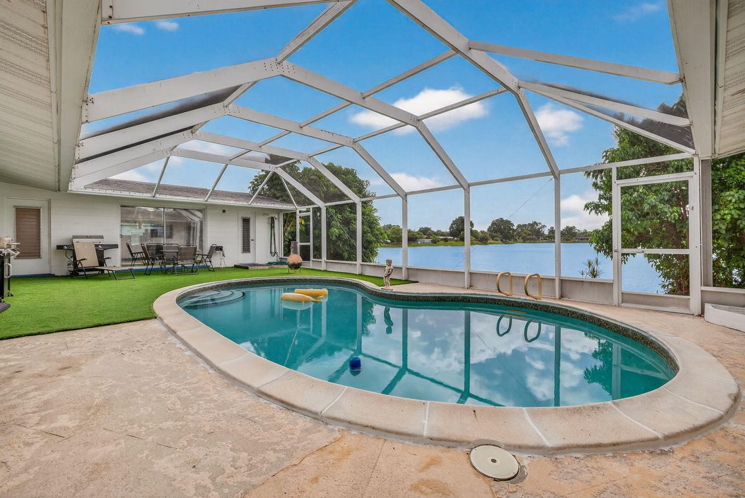 En Venta: $486,000 (4 camas, 3 baños, 2465 Pies cuadrados)