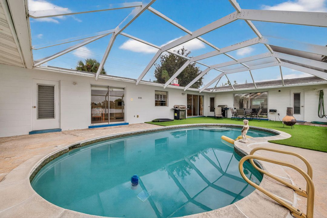 En Venta: $486,000 (4 camas, 3 baños, 2465 Pies cuadrados)