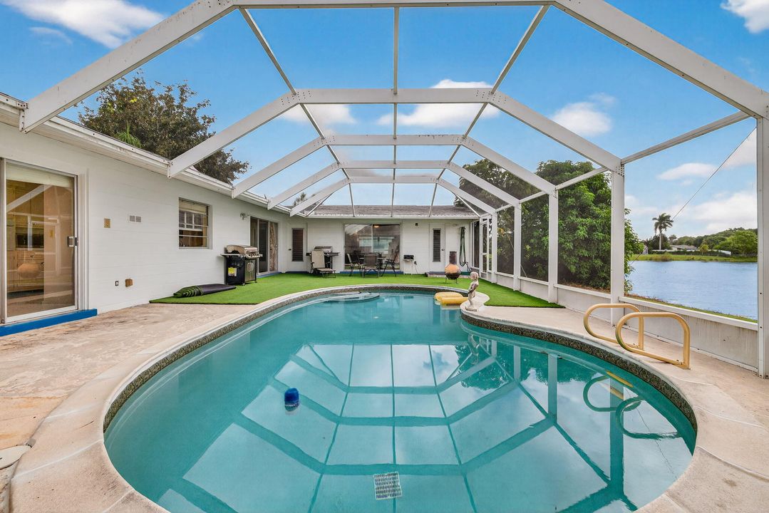 En Venta: $486,000 (4 camas, 3 baños, 2465 Pies cuadrados)