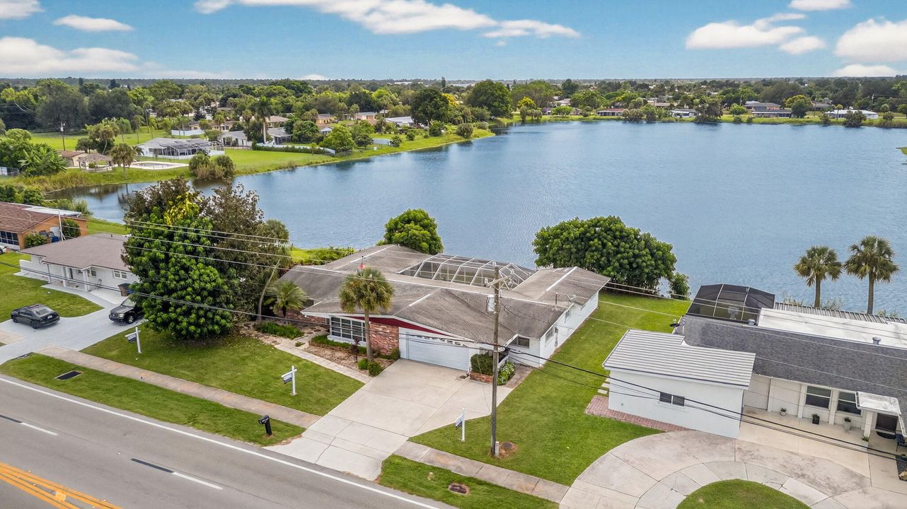 En Venta: $486,000 (4 camas, 3 baños, 2465 Pies cuadrados)