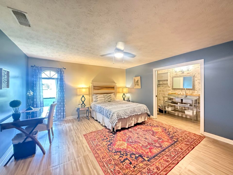 For Rent: $1,150 (1 beds, 1 baths, 500 Square Feet)