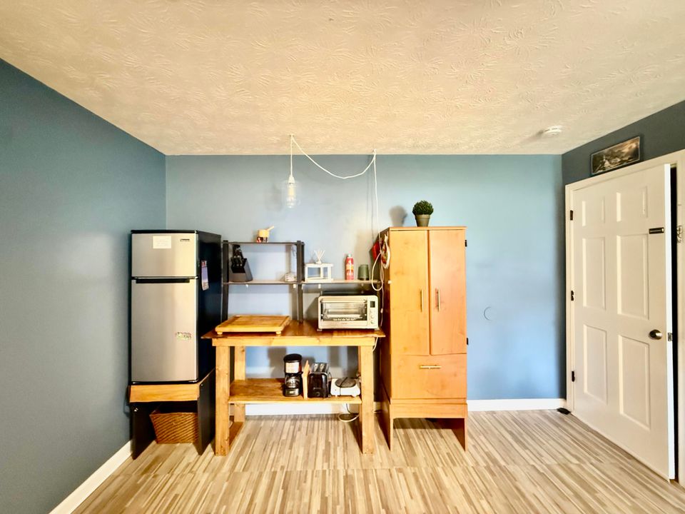 For Rent: $1,150 (1 beds, 1 baths, 500 Square Feet)