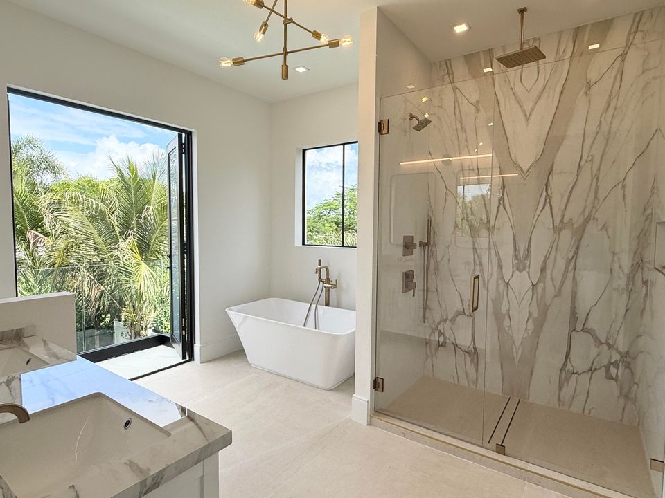 Под контрактом: $1,699,000 (4 спален, 3 ванн, 2316 Квадратных фут)