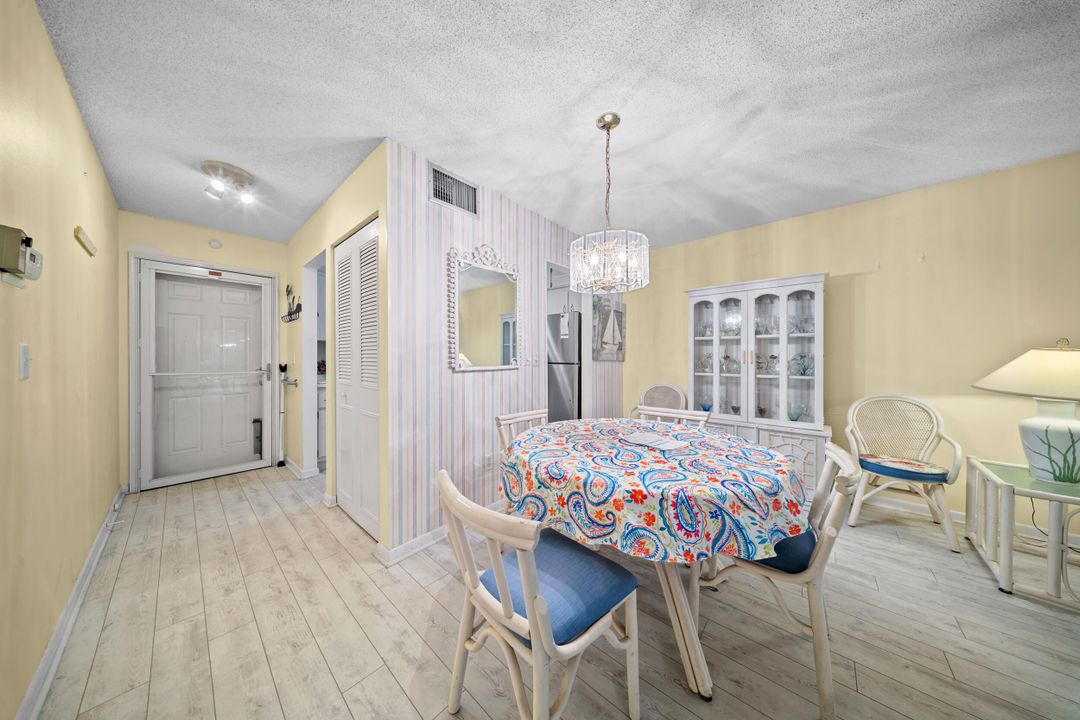 For Sale: $79,650 (1 beds, 1 baths, 699 Square Feet)