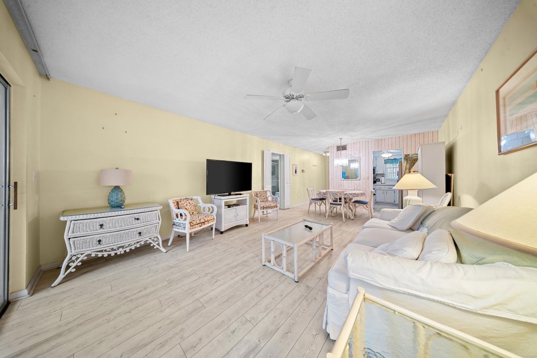 For Sale: $79,650 (1 beds, 1 baths, 699 Square Feet)