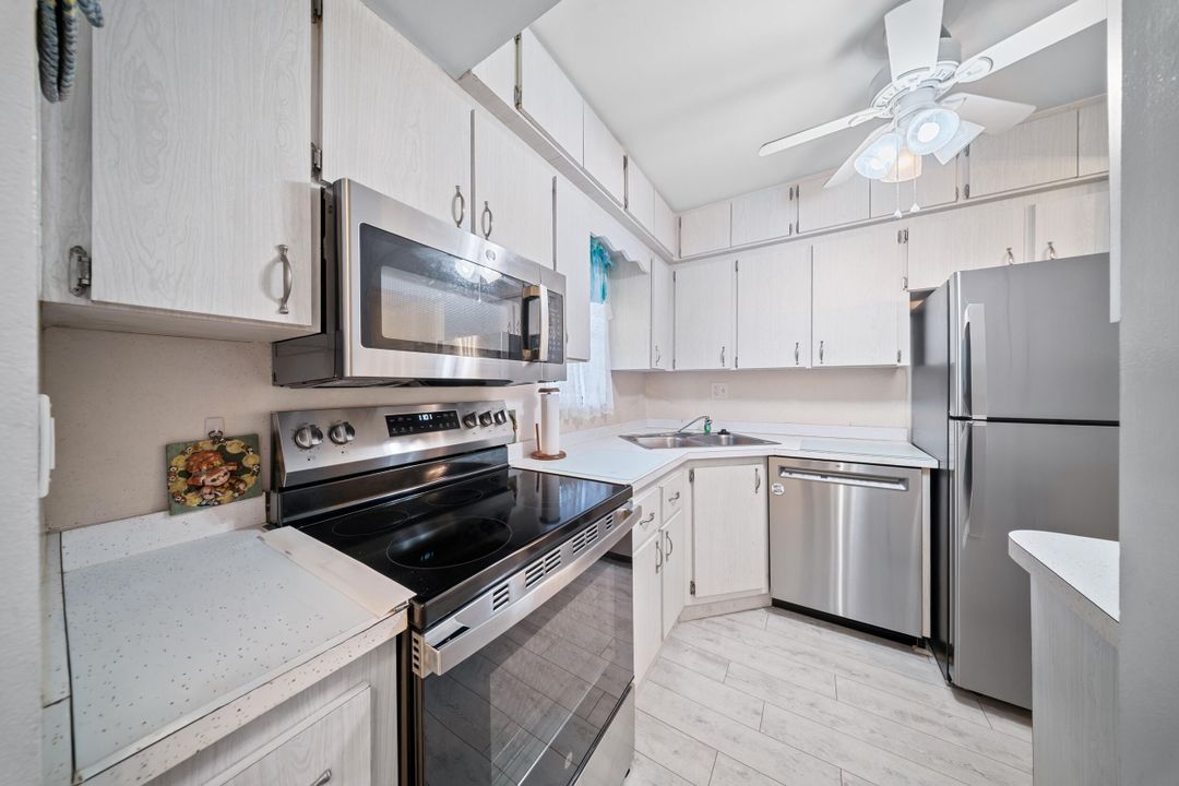 For Sale: $79,650 (1 beds, 1 baths, 699 Square Feet)