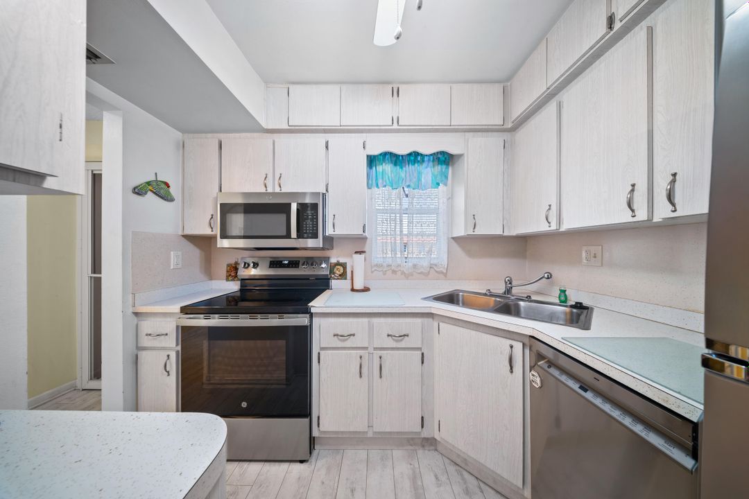 For Sale: $79,650 (1 beds, 1 baths, 699 Square Feet)