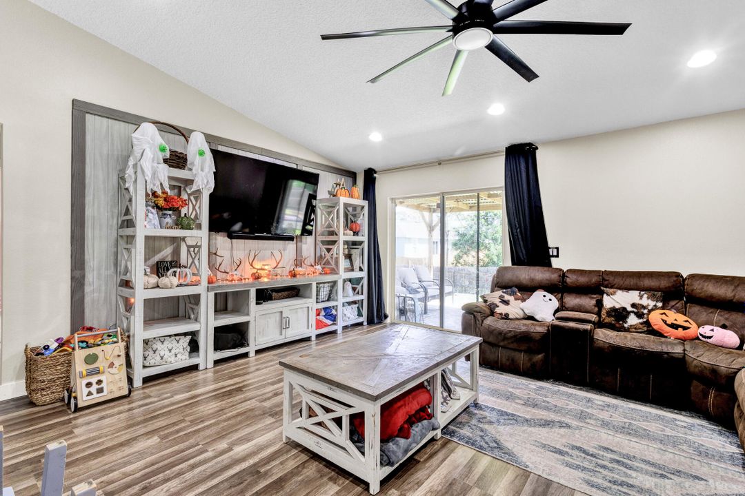 待售: $369,900 (3 贝兹, 2 浴室, 1640 平方英尺)