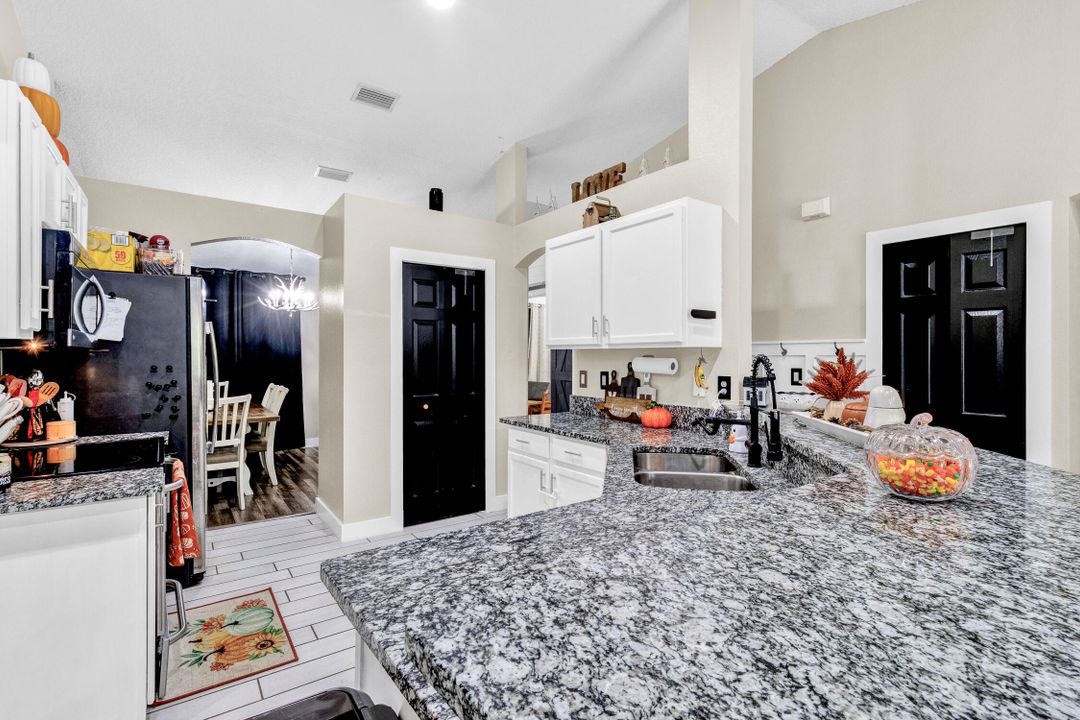 待售: $369,900 (3 贝兹, 2 浴室, 1640 平方英尺)