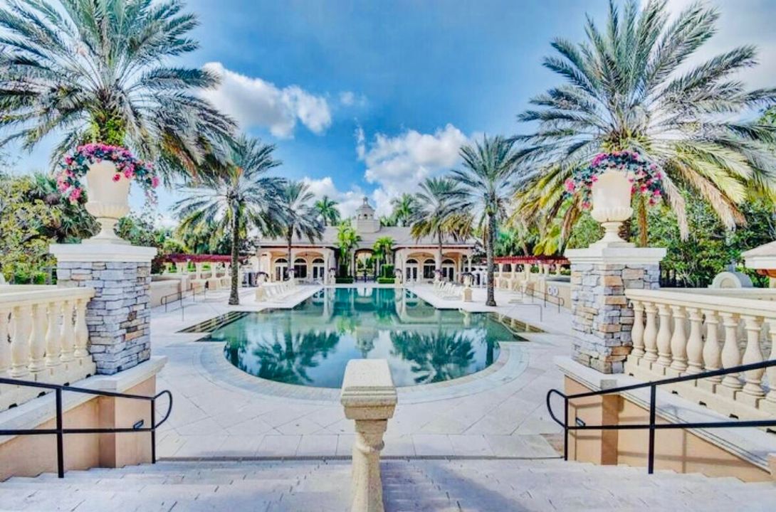 Activo con contrato: $5,200 (5 camas, 3 baños, 4045 Pies cuadrados)