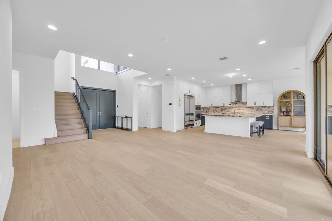 Active With Contract: $2,100,000 (6 beds, 6 baths, 4168 Square Feet)