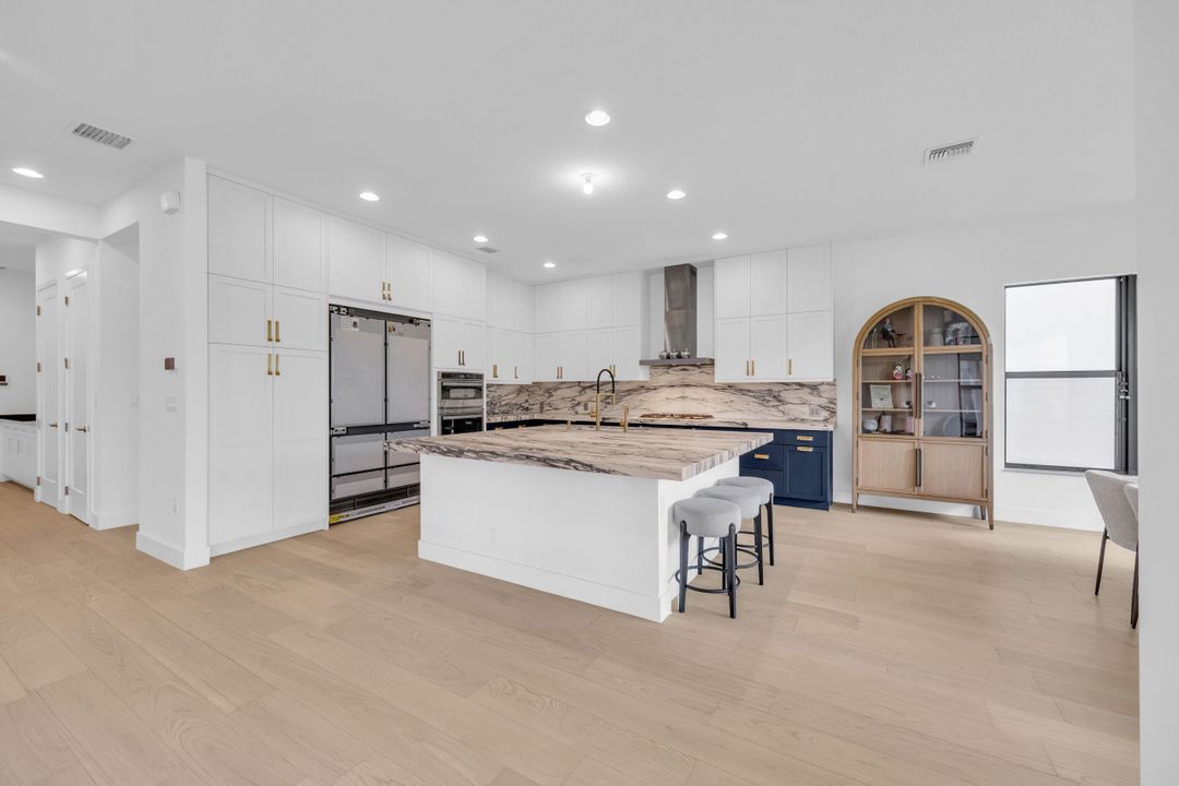 Active With Contract: $2,100,000 (6 beds, 6 baths, 4168 Square Feet)