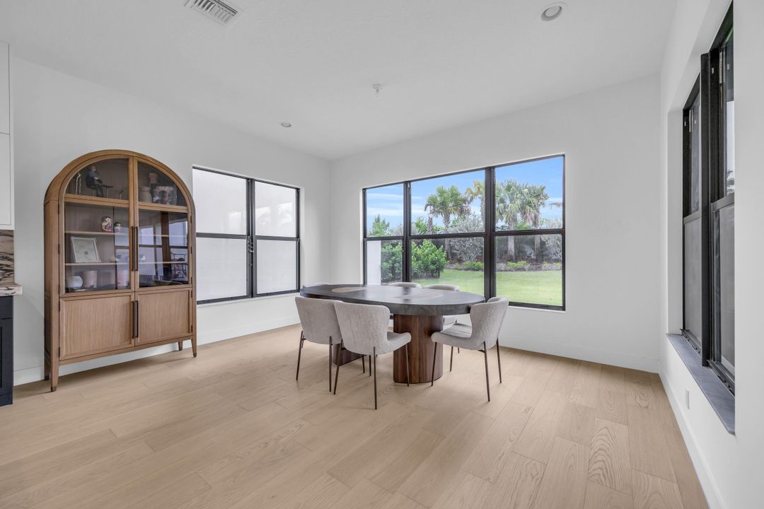 Active With Contract: $2,100,000 (6 beds, 6 baths, 4168 Square Feet)