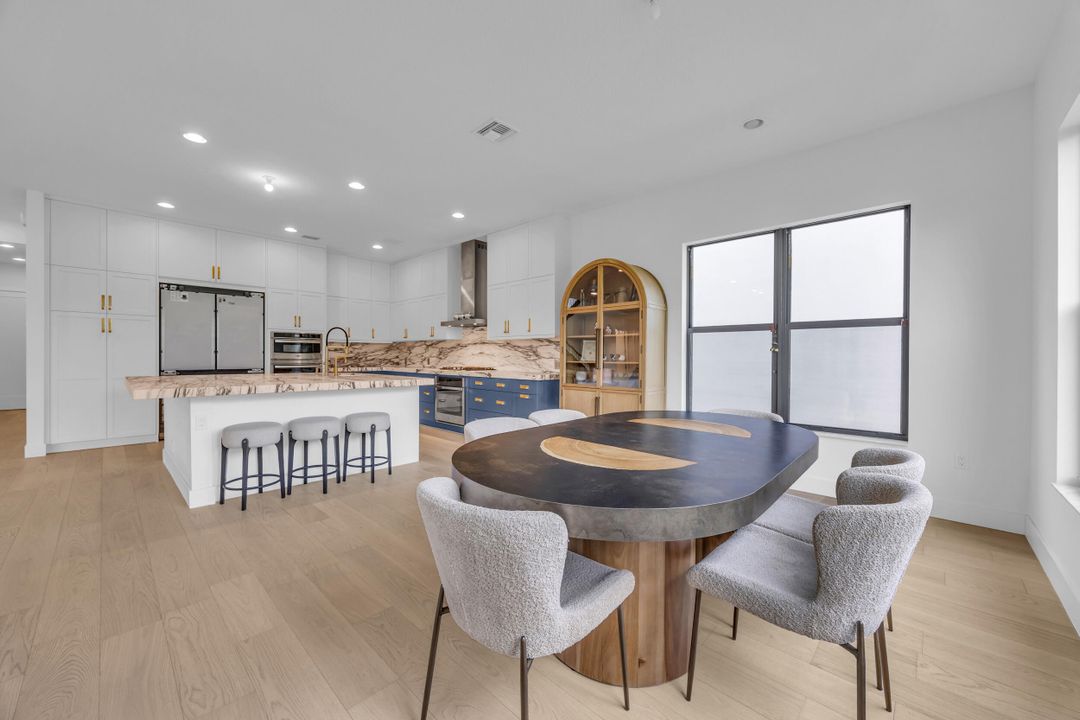 Active With Contract: $2,100,000 (6 beds, 6 baths, 4168 Square Feet)