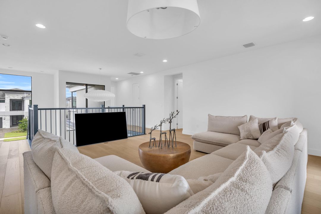 Active With Contract: $2,100,000 (6 beds, 6 baths, 4168 Square Feet)