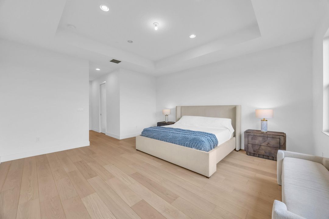 Active With Contract: $2,100,000 (6 beds, 6 baths, 4168 Square Feet)