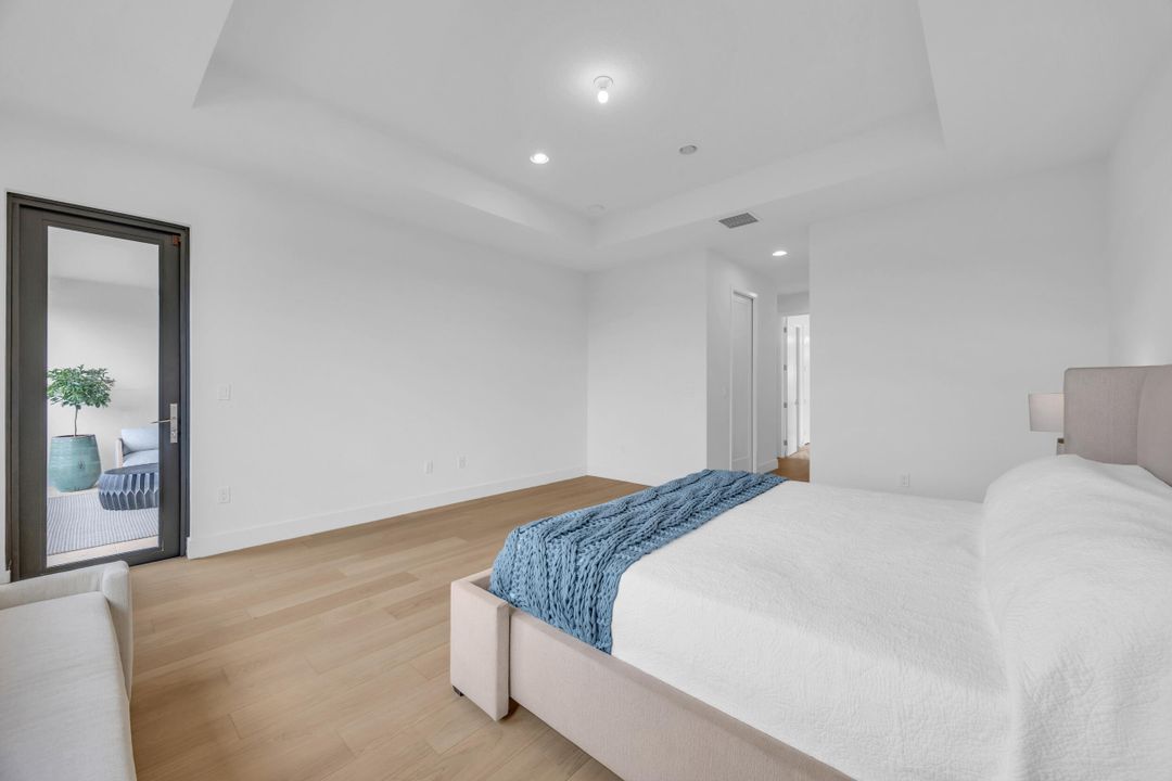 Active With Contract: $2,100,000 (6 beds, 6 baths, 4168 Square Feet)