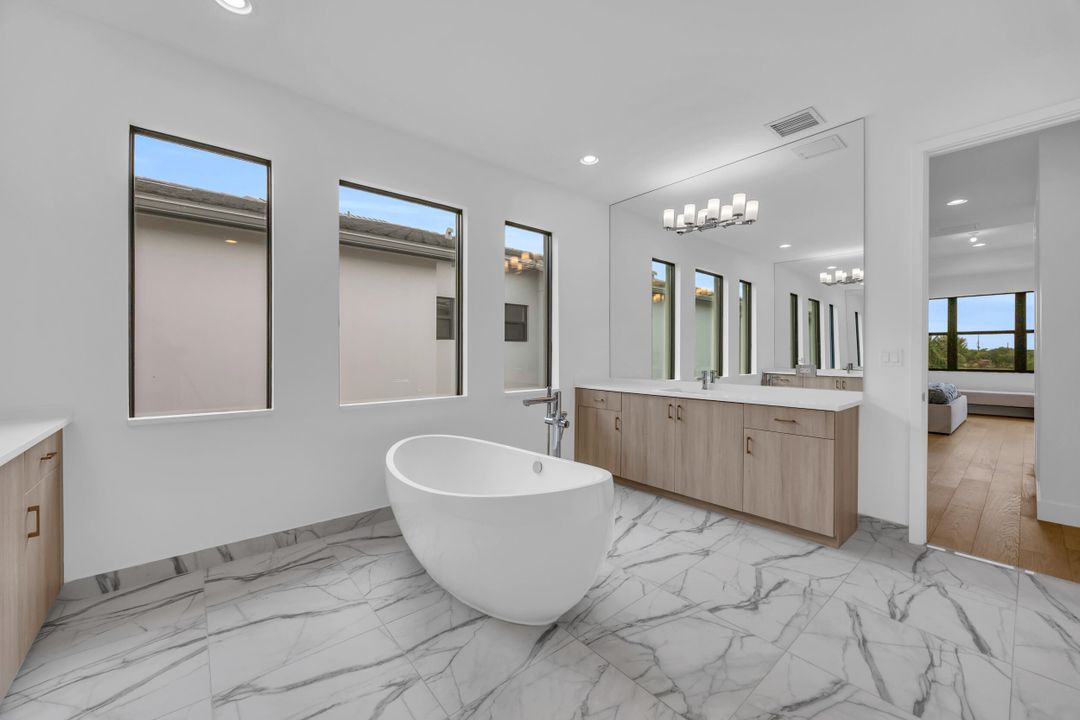 Active With Contract: $2,100,000 (6 beds, 6 baths, 4168 Square Feet)