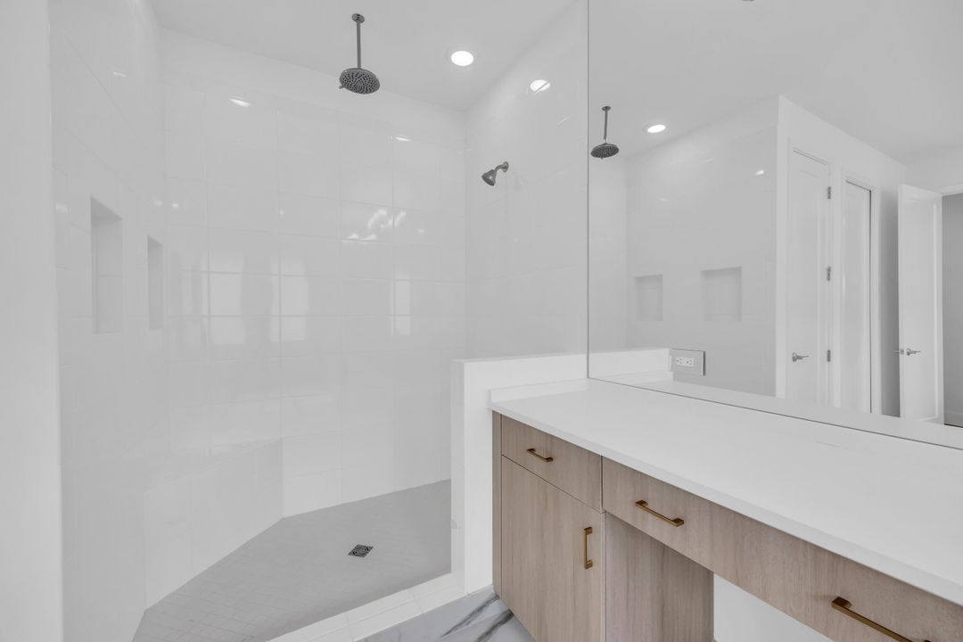 Active With Contract: $2,100,000 (6 beds, 6 baths, 4168 Square Feet)