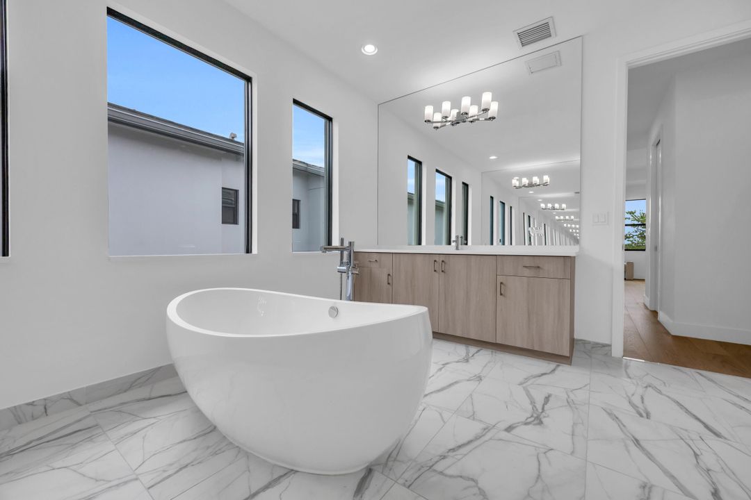 Active With Contract: $2,100,000 (6 beds, 6 baths, 4168 Square Feet)