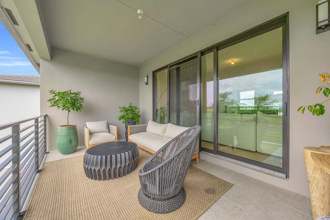 Active With Contract: $2,100,000 (6 beds, 6 baths, 4168 Square Feet)