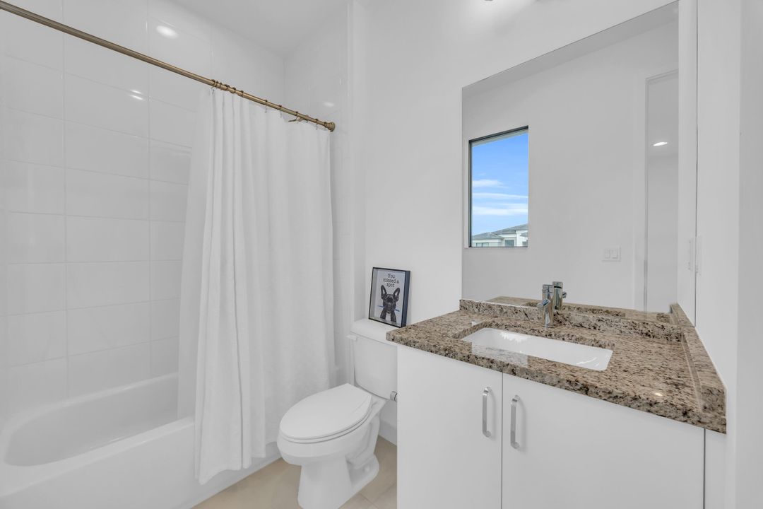 Active With Contract: $2,100,000 (6 beds, 6 baths, 4168 Square Feet)