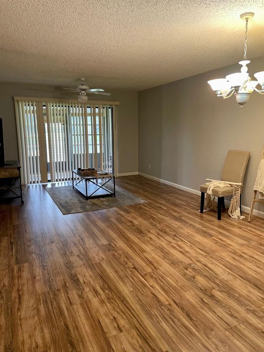 For Sale: $189,000 (2 beds, 2 baths, 1021 Square Feet)