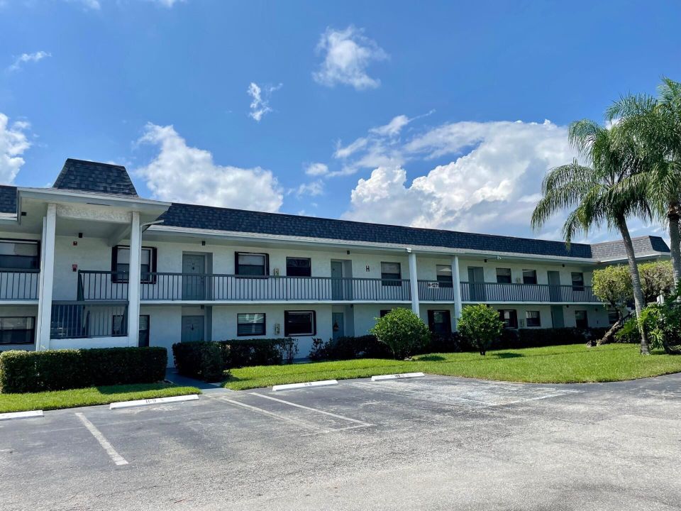 For Sale: $189,000 (2 beds, 2 baths, 1021 Square Feet)