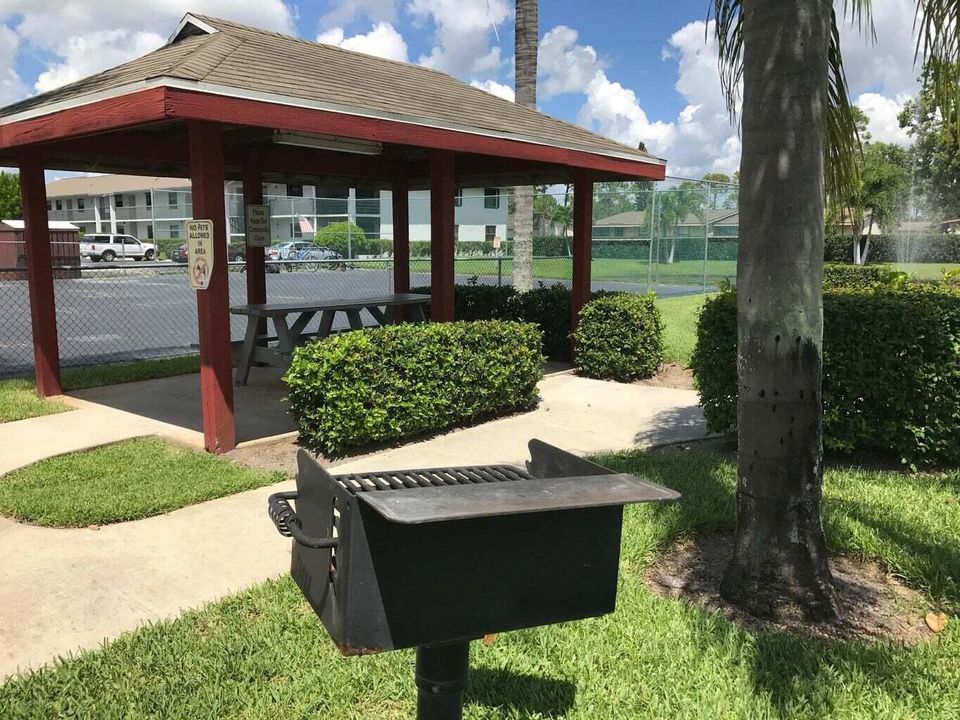 For Sale: $189,000 (2 beds, 2 baths, 1021 Square Feet)