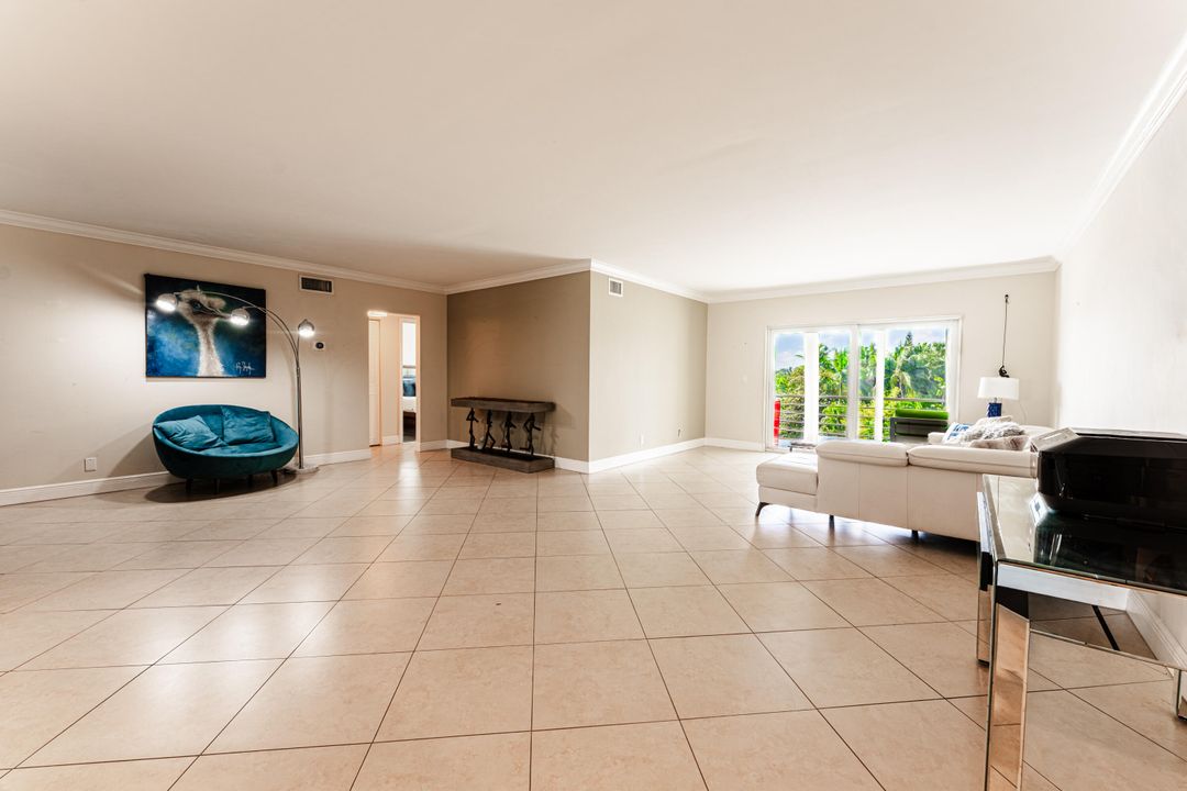 En Venta: $424,999 (2 camas, 2 baños, 1400 Pies cuadrados)