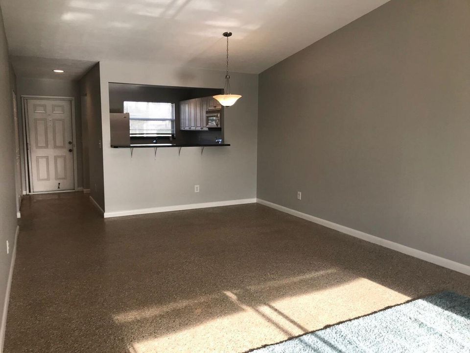 На продажу: $189,000 (2 спален, 2 ванн, 1021 Квадратных фут)