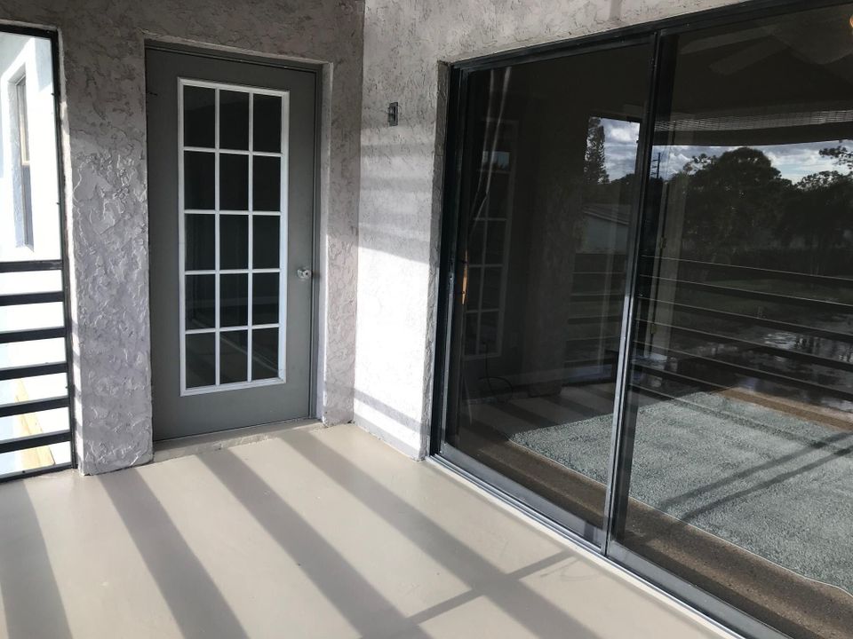 На продажу: $189,000 (2 спален, 2 ванн, 1021 Квадратных фут)