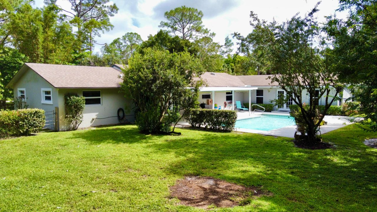 合同活跃: $950,000 (4 贝兹, 2 浴室, 2696 平方英尺)