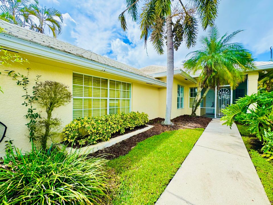 Под контрактом: $294,900 (2 спален, 3 ванн, 1732 Квадратных фут)