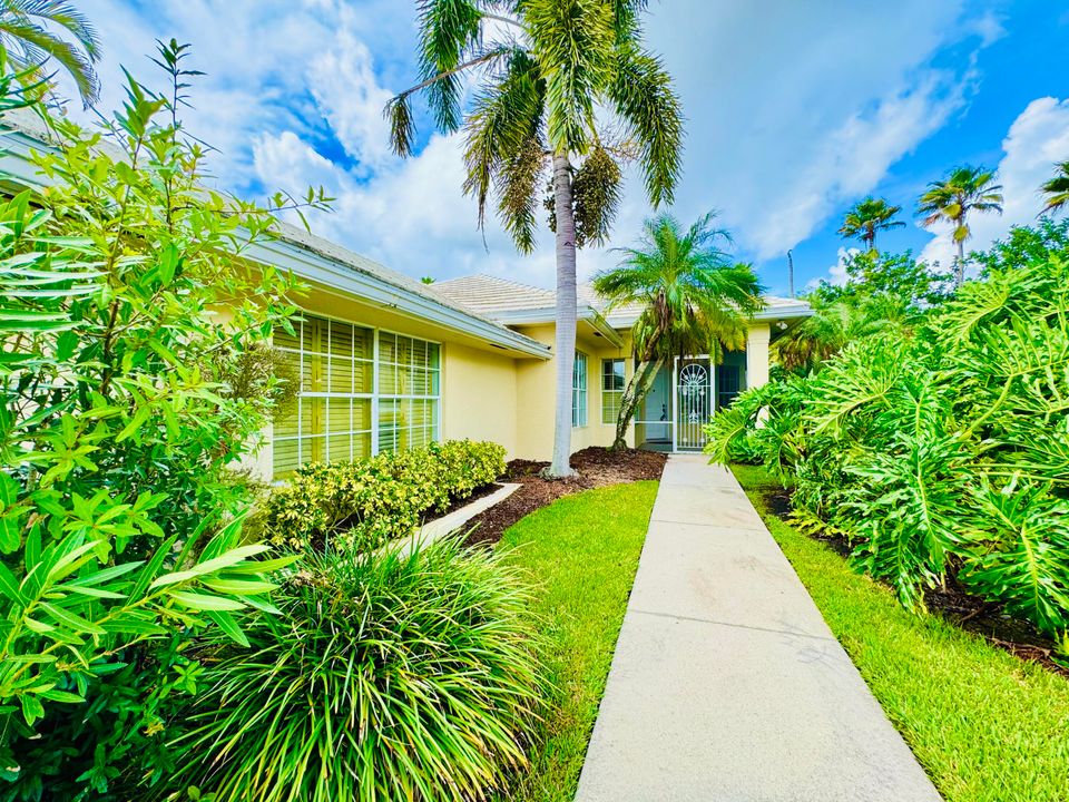 Под контрактом: $294,900 (2 спален, 3 ванн, 1732 Квадратных фут)