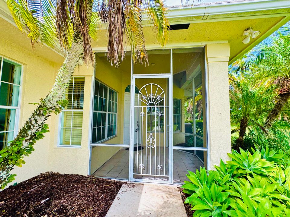 Под контрактом: $294,900 (2 спален, 3 ванн, 1732 Квадратных фут)