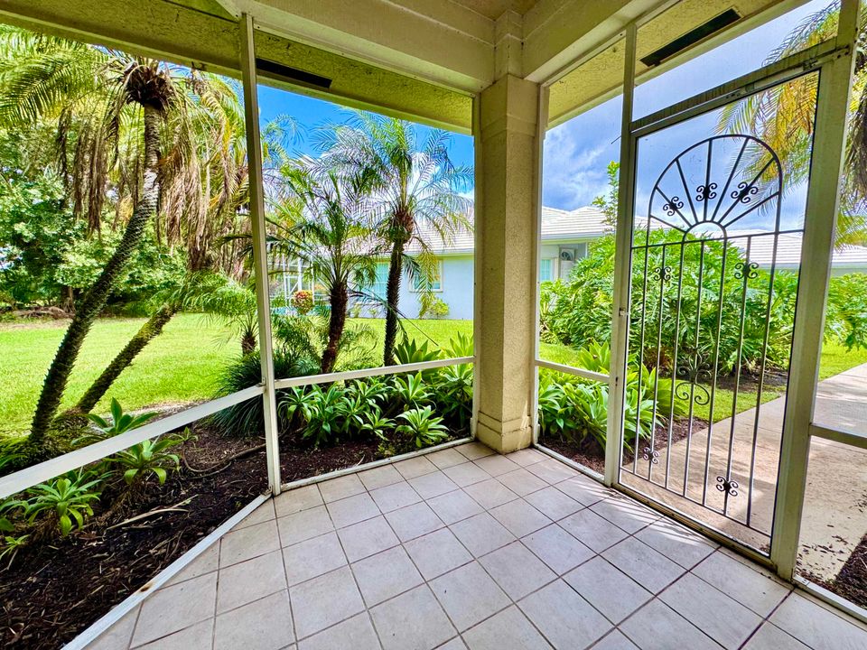 Под контрактом: $294,900 (2 спален, 3 ванн, 1732 Квадратных фут)