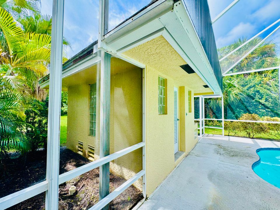 Под контрактом: $294,900 (2 спален, 3 ванн, 1732 Квадратных фут)